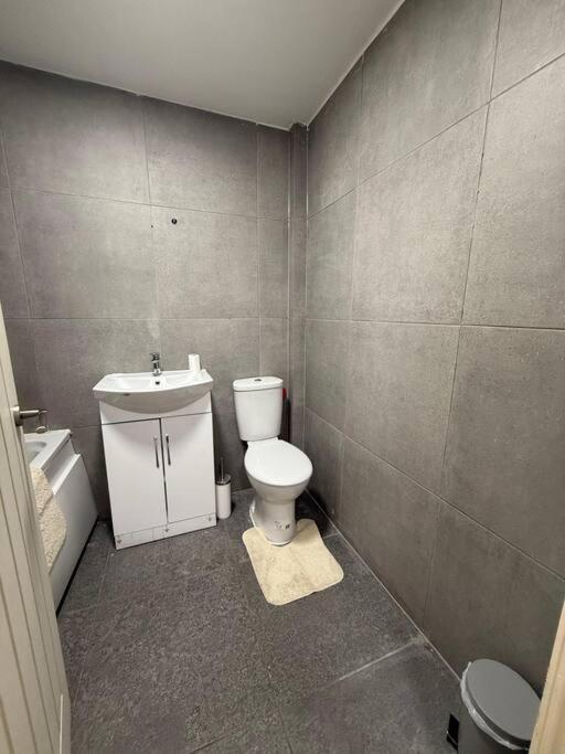 Modern 1 Bedroom - 5 Min Walk From Princess Street Eb1 Edinburgh Luaran gambar